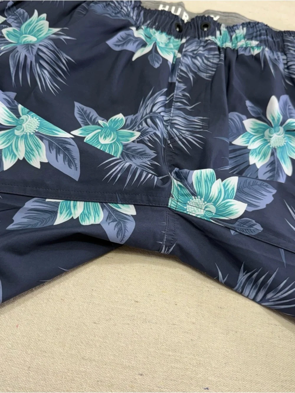 Hurley Men's Navy Floral Swim Trunks - Size Large